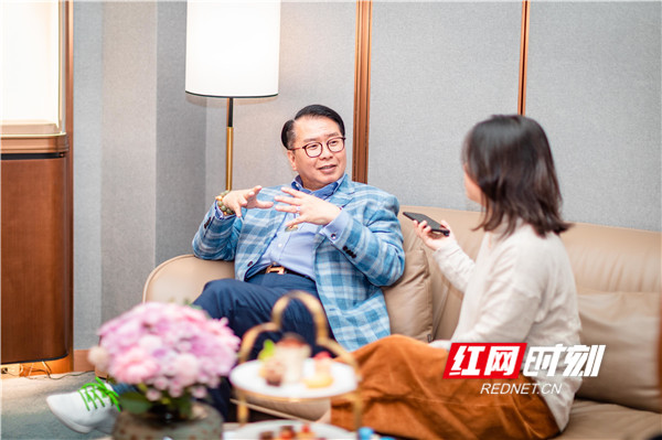 周大福苏俭成:周大福90年都在坚持做一件事-第4张图片-ZBLOG 周大福珠宝集团核心竞争力_周大福店铺团队图片_周大福品牌创立90周年