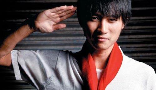 韩寒:那些所有的少不经事,都成为了一生热爱-第3张图片-ZBLOG 韩寒 团队 松江二中_韩寒 少年成名经历_韩寒 争议人生