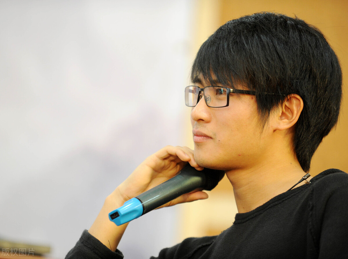 韩寒:那些所有的少不经事,都成为了一生热爱-第4张图片-ZBLOG 韩寒 团队 松江二中_韩寒 少年成名经历_韩寒 争议人生