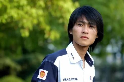 韩寒:那些所有的少不经事,都成为了一生热爱-第6张图片-ZBLOG 韩寒 团队 松江二中_韩寒 争议人生_韩寒 少年成名经历