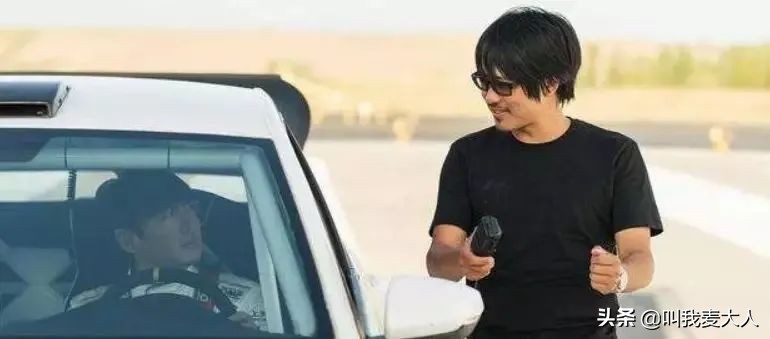 曾经与世界格格不入的韩寒,在38岁时活成了所有男人的梦想-第21张图片-ZBLOG 韩寒 80后 作家 80后 韩寒 成名之路 韩寒 赛车手 韩寒 人生经历 韩寒 争议 韩寒 家庭_韩寒 团队 松江二中