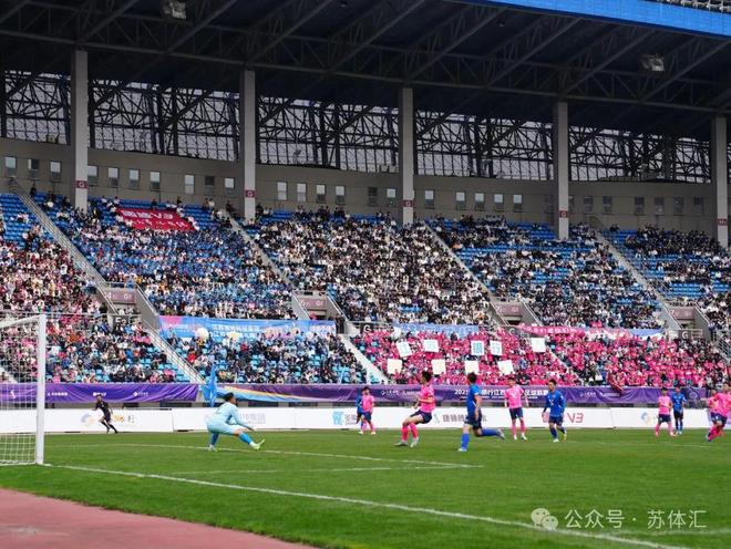 以城为名 2025年江苏省城市足球联赛正式开幕-第2张图片-ZBLOG 江苏城市足球联赛参赛队伍13支球员516人 多元化年龄_2025城市足球联赛球队_2025年江苏省城市足球联赛开幕镇江3:2扬州 许昆林出席