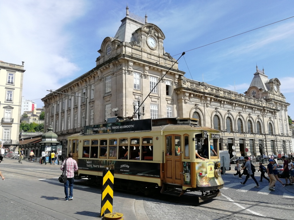 葡萄牙波尔图:杜罗河畔的中世纪风华与当代活力-第11张图片-ZBLOG 波尔图老城历史与文化特色_波尔图与上海友好城市关系_波尔图(葡萄牙)