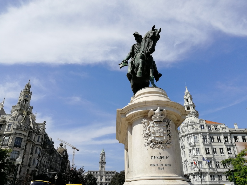 葡萄牙波尔图:杜罗河畔的中世纪风华与当代活力-第3张图片-ZBLOG 波尔图与上海友好城市关系_波尔图老城历史与文化特色_波尔图(葡萄牙)