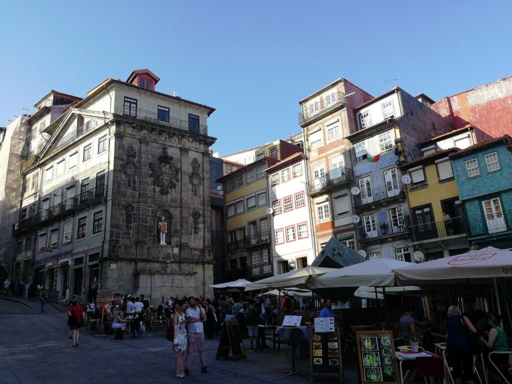 葡萄牙波尔图:杜罗河畔的中世纪风华与当代活力-第4张图片-ZBLOG 波尔图与上海友好城市关系_波尔图老城历史与文化特色_波尔图(葡萄牙)