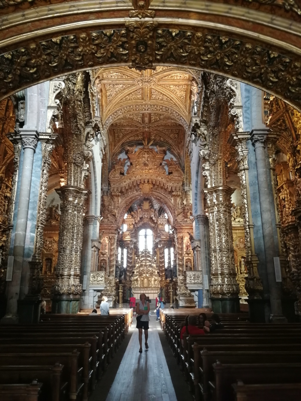 葡萄牙波尔图:杜罗河畔的中世纪风华与当代活力-第6张图片-ZBLOG 波尔图老城历史与文化特色_波尔图与上海友好城市关系_波尔图(葡萄牙)