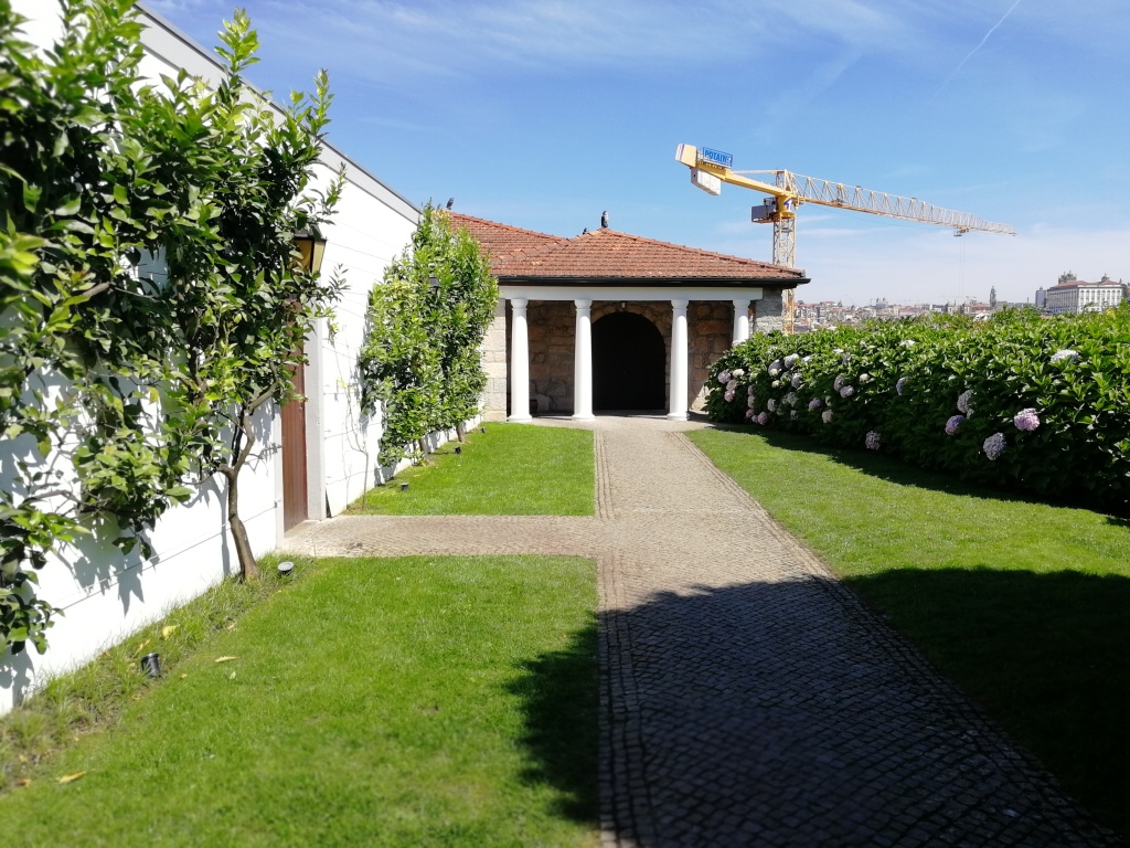 葡萄牙波尔图:杜罗河畔的中世纪风华与当代活力-第7张图片-ZBLOG 波尔图(葡萄牙)_波尔图与上海友好城市关系_波尔图老城历史与文化特色