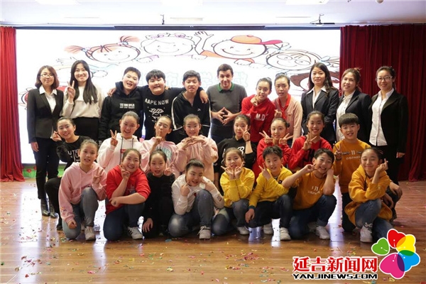 【教师风采•团队篇】满腔热血育桃李,一片丹心献教育-第4张图片-ZBLOG 优秀教师团队介绍_梨花小学英语教研组_小学英语教研组建设