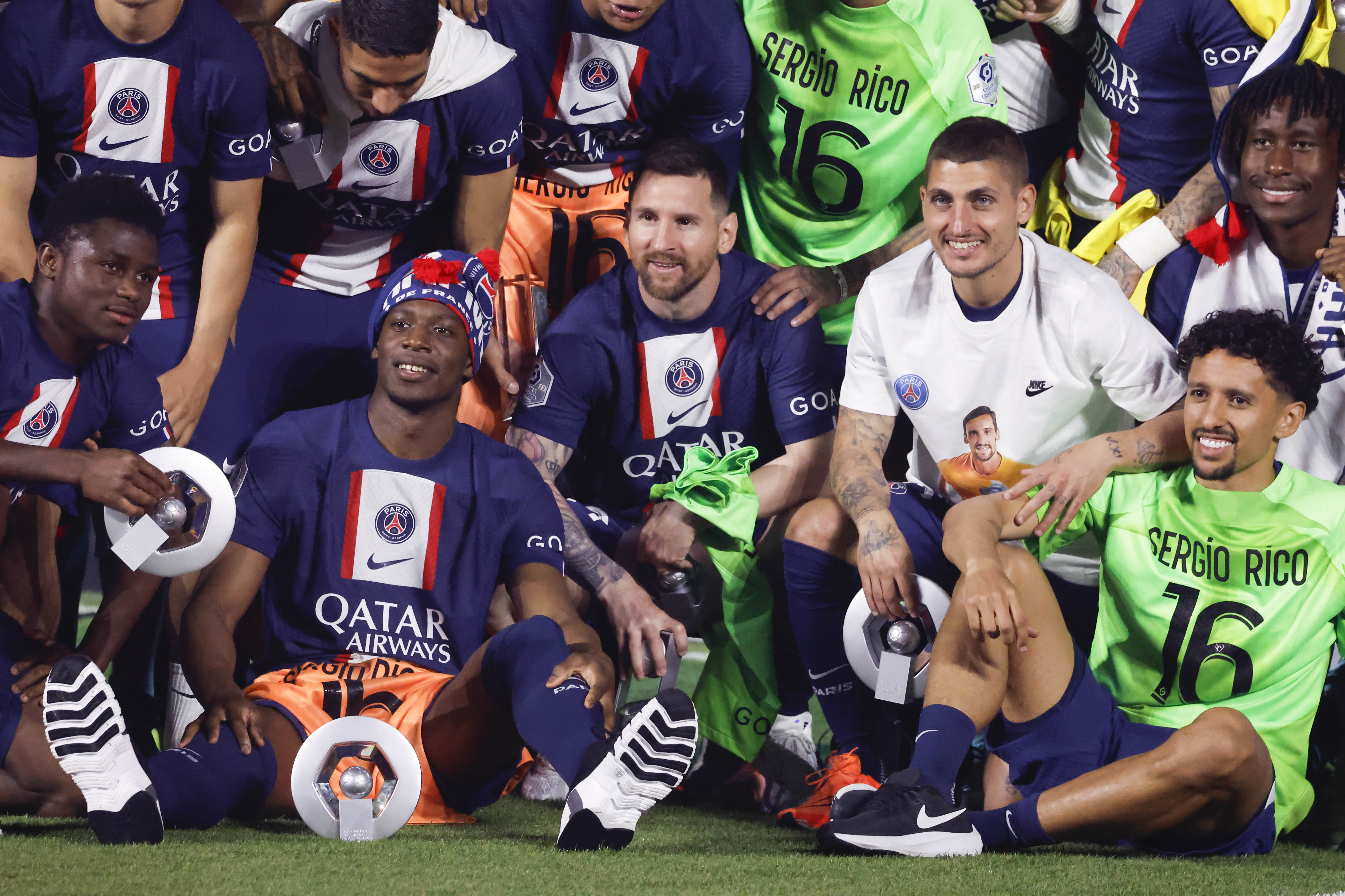 (体育)足球——法甲:巴黎圣日耳曼夺冠-第10张图片-ZBLOG 姆巴佩梅西拉莫斯比赛现场_巴黎圣日耳曼法甲联赛冠军2022-2023赛季_巴黎圣日耳曼(法国)