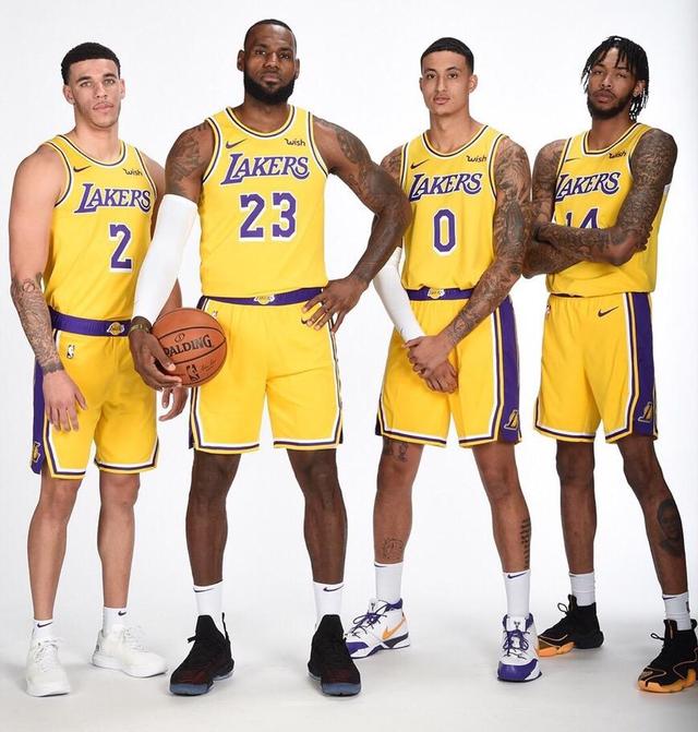 NBA球衣都退役了怎么办?别急,早都有招儿-第4张图片-ZBLOG 退役球衣号码_nba球队退役球衣_球员号码新趋势