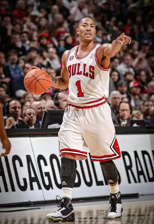 8月22日NBA最新消息:公牛官宣罗斯1号球衣将退役-第3张图片-ZBLOG 德里克·罗斯公牛时期表现回顾_公牛德里克·罗斯1号球衣退役仪式_nba球队退役球衣