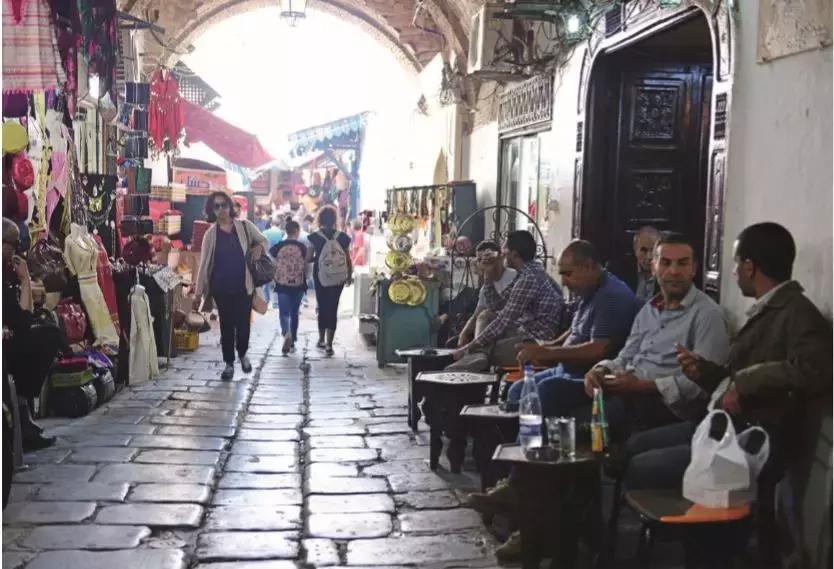 动荡之后的突尼斯等待花开-第2张图片-ZBLOG 突尼斯希望(突尼斯)_突尼斯布尔吉巴陵墓_突尼斯国父布尔吉巴生平