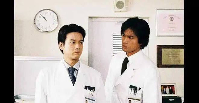 国产医疗剧想出经典,先学会“抄作业”-第14张图片-ZBLOG 国产医疗剧与国外医疗剧对比_医疗剧评价_医学团队 分集