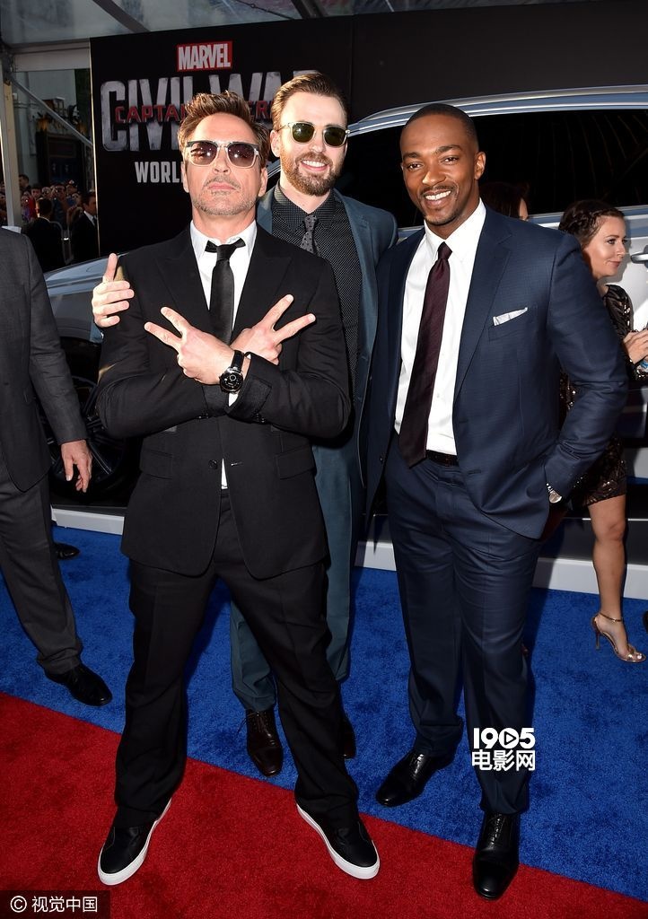 《美国队长3》新片段 “蚁人”秒变“美队”粉丝