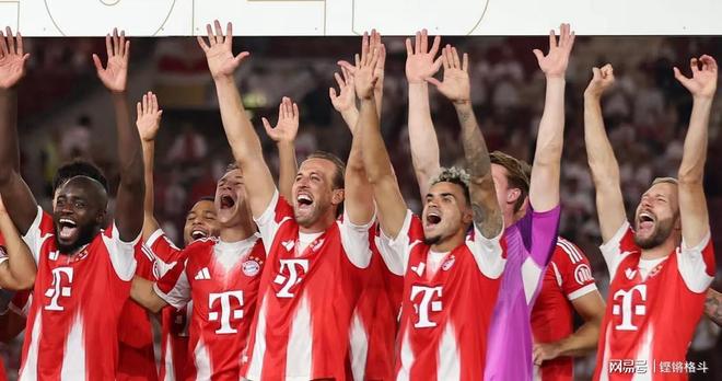 拜仁慕尼黑夏季转会:成功签下迪亚斯,是补强还是冒险?-第3张图片-ZBLOG 拜仁慕尼黑转会市场 近几个赛季竞争加剧 欧冠竞争_拜仁慕尼黑(德国)