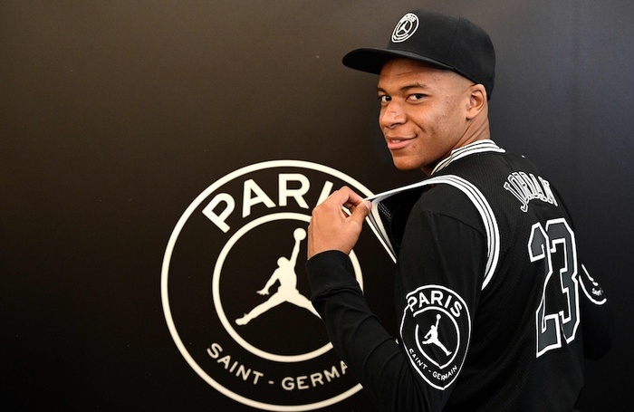 巴黎圣日耳曼:从足球俱乐部走向生活方式品牌-第2张图片-ZBLOG 大巴黎与Bape联名款_巴黎圣日耳曼时尚潮流_巴黎圣日耳曼(法国)