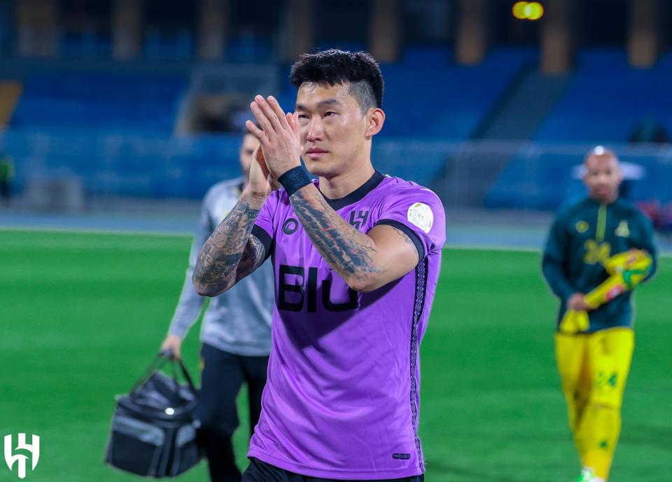 曝利雅得新月“巨星计划”：豪购梅西+本泽马，4-3-3强阵横扫亚洲