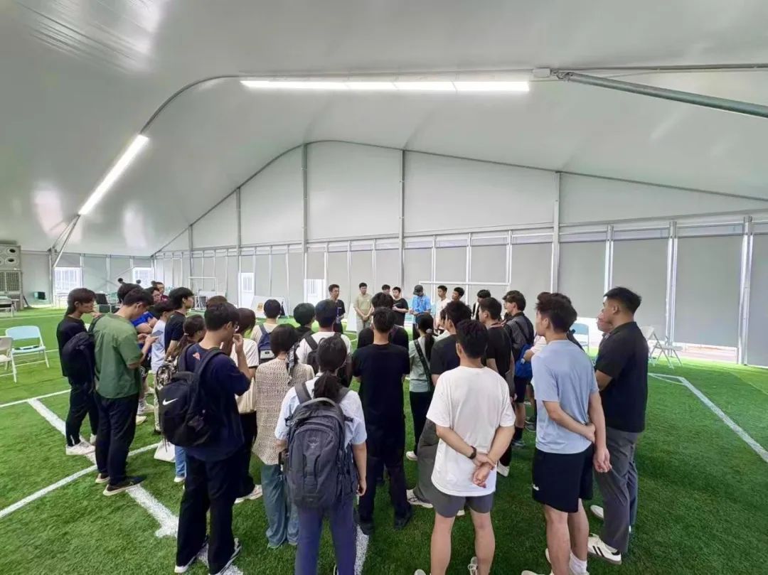 精准执裁｜足球裁判员入驻2025人形机器人运动会足球实训基地