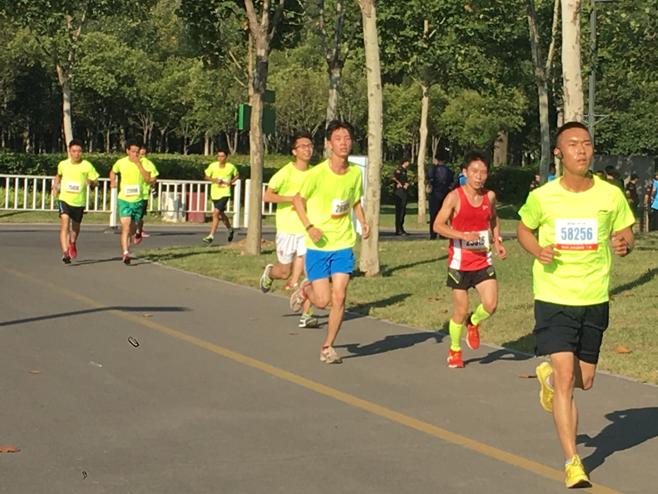 2016首创&李宁10KM城市路跑联赛 清凉开跑西安-第3张图片-ZBLOG 首创李宁10KM城市路跑联赛_2025李宁路跑联赛官网_首创跑动中国赛事体验