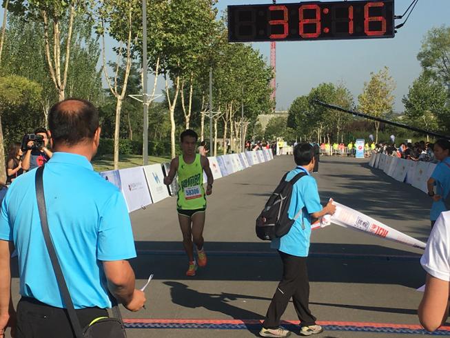 2016首创&李宁10KM城市路跑联赛 清凉开跑西安-第4张图片-ZBLOG 2025李宁路跑联赛官网_首创李宁10KM城市路跑联赛_首创跑动中国赛事体验