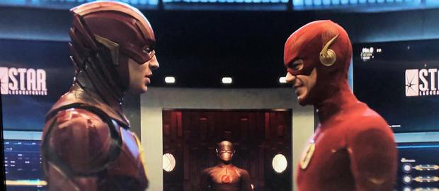 电影与美剧版两个“闪电侠”剧中同框！