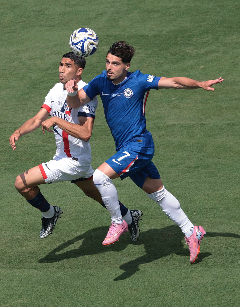 2025FIFA世俱杯决赛:切尔西3比0完胜巴黎圣日耳曼勇夺冠军-第7张图片-ZBLOG 2025FIFA世俱杯决赛 勇夺冠军 切尔西队胜利_2025年足球世界杯吗