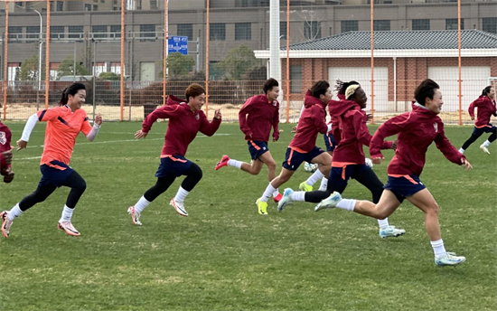 辽宁沈阳沈北禾丰女足3月8日女超首秀 客场挑战“五连冠”强手-第2张图片-ZBLOG 2025女超第一轮前瞻 辽宁沈阳沈北禾丰女足青春风暴能否撼动霸主?马琳:敢于“亮剑”,无畏向前_fororder_图片2