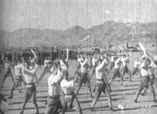 民国西北军阀部队为何爱用大刀？刺刀真没大刀好用吗？-第3张图片-ZBLOG