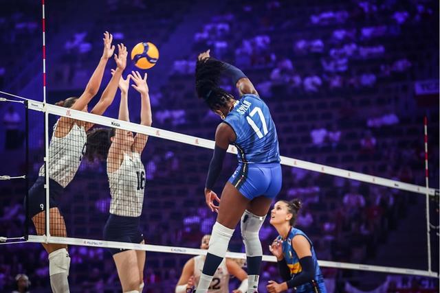 意大利女排轻取美国女排,强势晋级世联赛四强,显露冠军相-第3张图片-ZBLOG 女排联赛冠军决赛视频_2025年世界女排联赛总决赛 意大利女排3比0横扫美国女排 埃格努关键得分