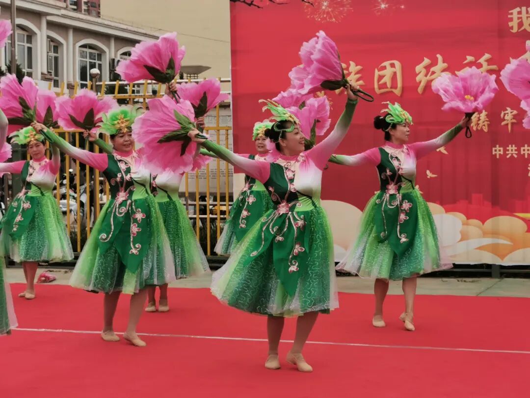 一支活跃在乡村振兴舞台上的文艺团队-第8张图片-ZBLOG 中卫市古典艺术协会_村业余文艺团队简介_文艺助力乡村振兴