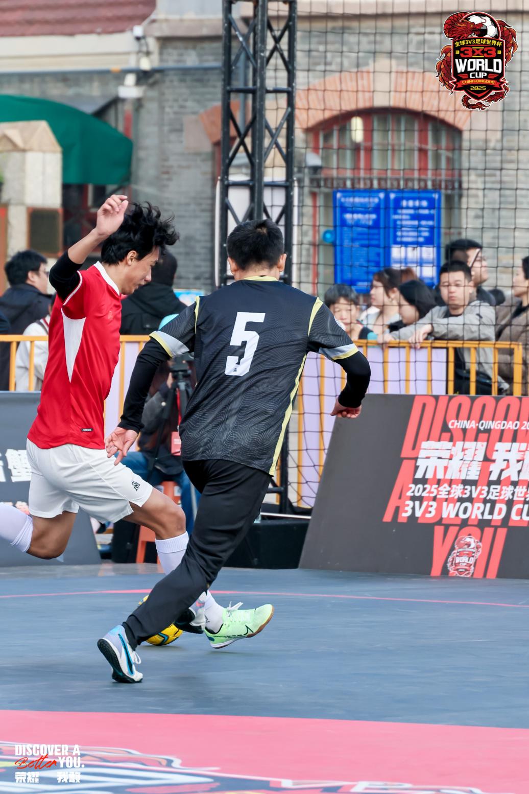 2025全球3V3足球世界杯全国组决赛日荣耀加冕,运动员拼搏精神点燃岛城-第2张图片-ZBLOG 2025年足球世界杯吗_2025全球3V3足球世界杯全国组赛事_青岛海誓山盟广场足球比赛