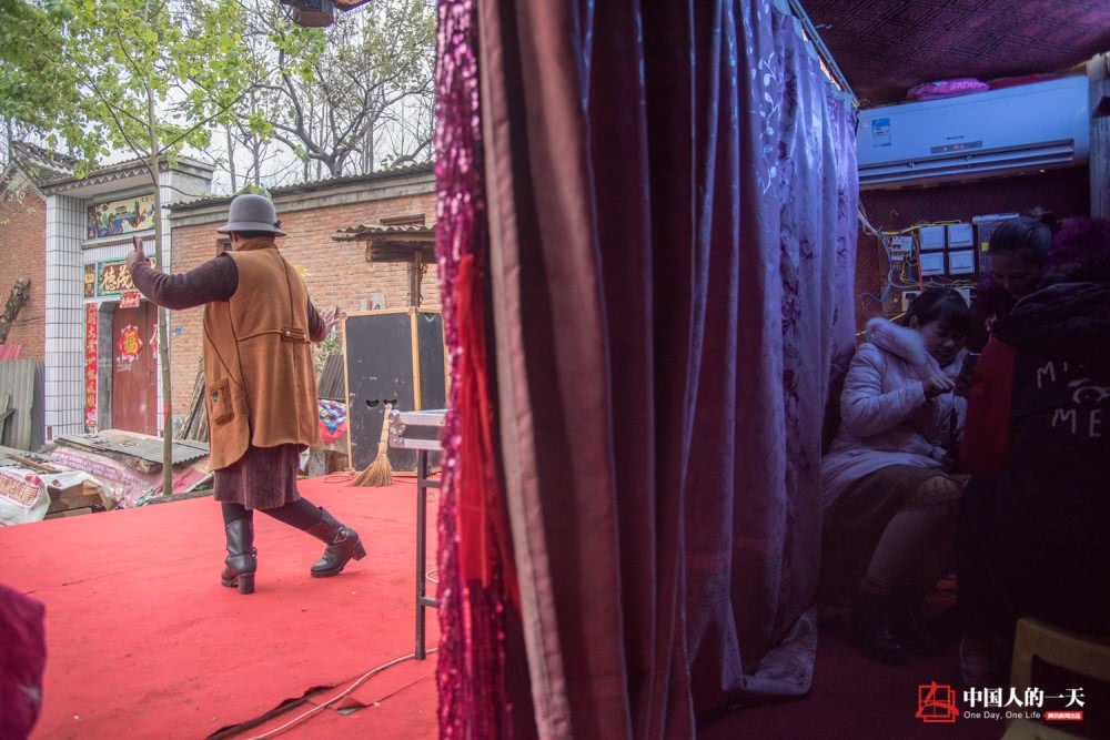 河南艾滋村:一管血卖50,半个村染病-第19张图片-ZBLOG 河南上蔡县艾滋病村_卖血感染艾滋病历史_河南艾滋拆迁队