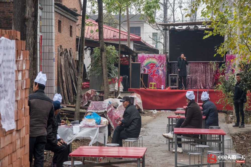 河南艾滋村:一管血卖50,半个村染病-第20张图片-ZBLOG 河南上蔡县艾滋病村_卖血感染艾滋病历史_河南艾滋拆迁队