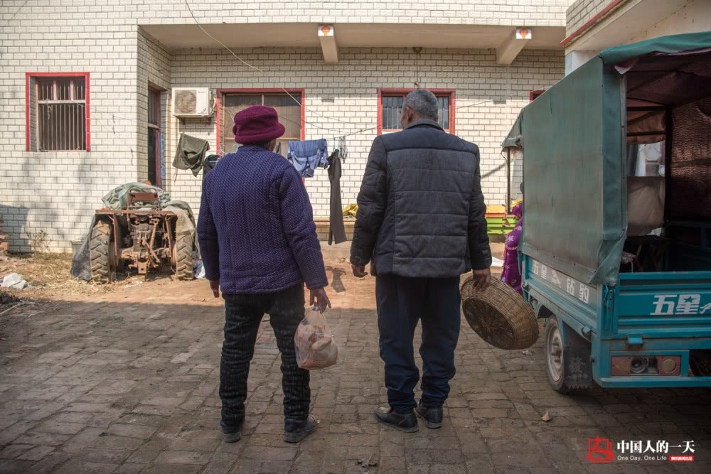 河南艾滋村:一管血卖50,半个村染病-第7张图片-ZBLOG 卖血感染艾滋病历史_河南艾滋拆迁队_河南上蔡县艾滋病村