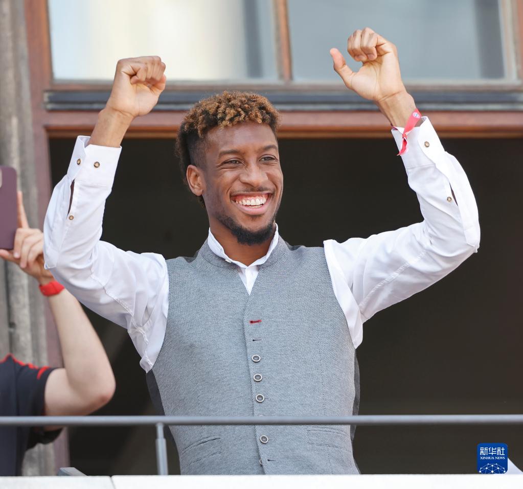 拜仁慕尼黑队庆祝德甲夺冠-第6张图片-ZBLOG