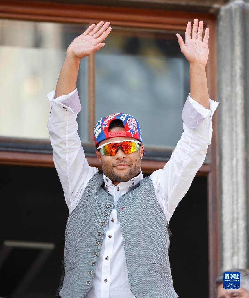 拜仁慕尼黑队庆祝德甲夺冠-第7张图片-ZBLOG