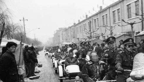 1983年第一次严打:唐山菜刀队50余人被枪决,他们当时做了什么?-第4张图片-ZBLOG 菜刀队兴起原因_克菜刀队_菜刀队犯罪行为