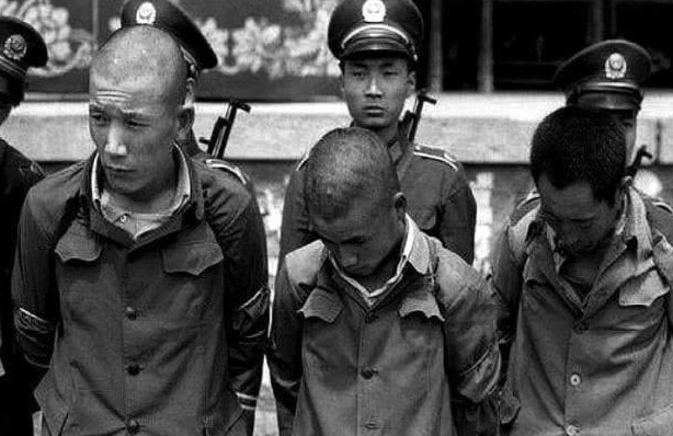 1983年第一次严打:唐山菜刀队50余人被枪决,他们当时做了什么?-第5张图片-ZBLOG 菜刀队犯罪行为_克菜刀队_菜刀队兴起原因