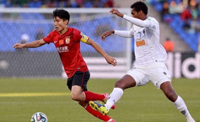 旗帜即责任！中超3强亚冠惨败，广州队踢世俱杯球衣印国旗被重提