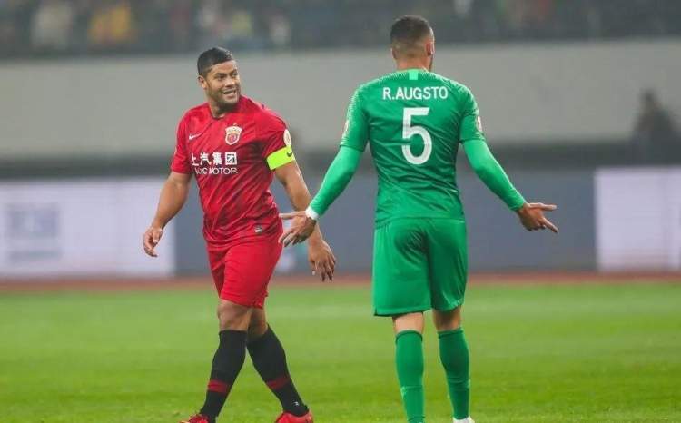 中超球衣印字终和国际接轨,美中不足的是名字拼写标准不一-第6张图片-ZBLOG 中超球队球衣_中超球衣球员名字规范_球衣球员名字拼写规则