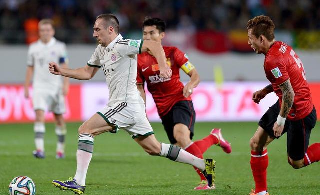 旗帜即责任!中超3强亚冠惨败,广州队踢世俱杯球衣印国旗被重提-第2张图片-ZBLOG 广州队世俱杯绣国旗争议_中超球队球衣_中国球队亚冠球衣无国旗