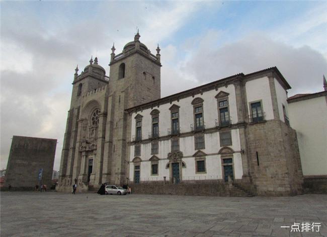 波尔图十大著名旅游景点，莱罗书店始建于19世纪末，是葡萄牙最古老的书店之一-第5张图片-ZBLOG