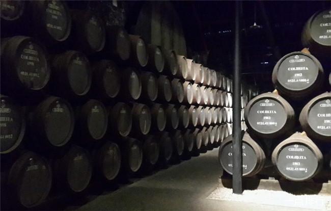 波尔图十大著名旅游景点，莱罗书店始建于19世纪末，是葡萄牙最古老的书店之一-第9张图片-ZBLOG