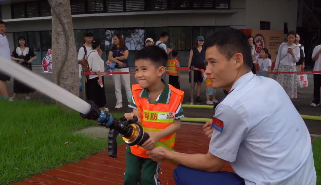 “汪汪队”遇上“火焰蓝”，“蓝焰童行，汪汪队出动”主题消防开放日来了！-第8张图片-ZBLOG