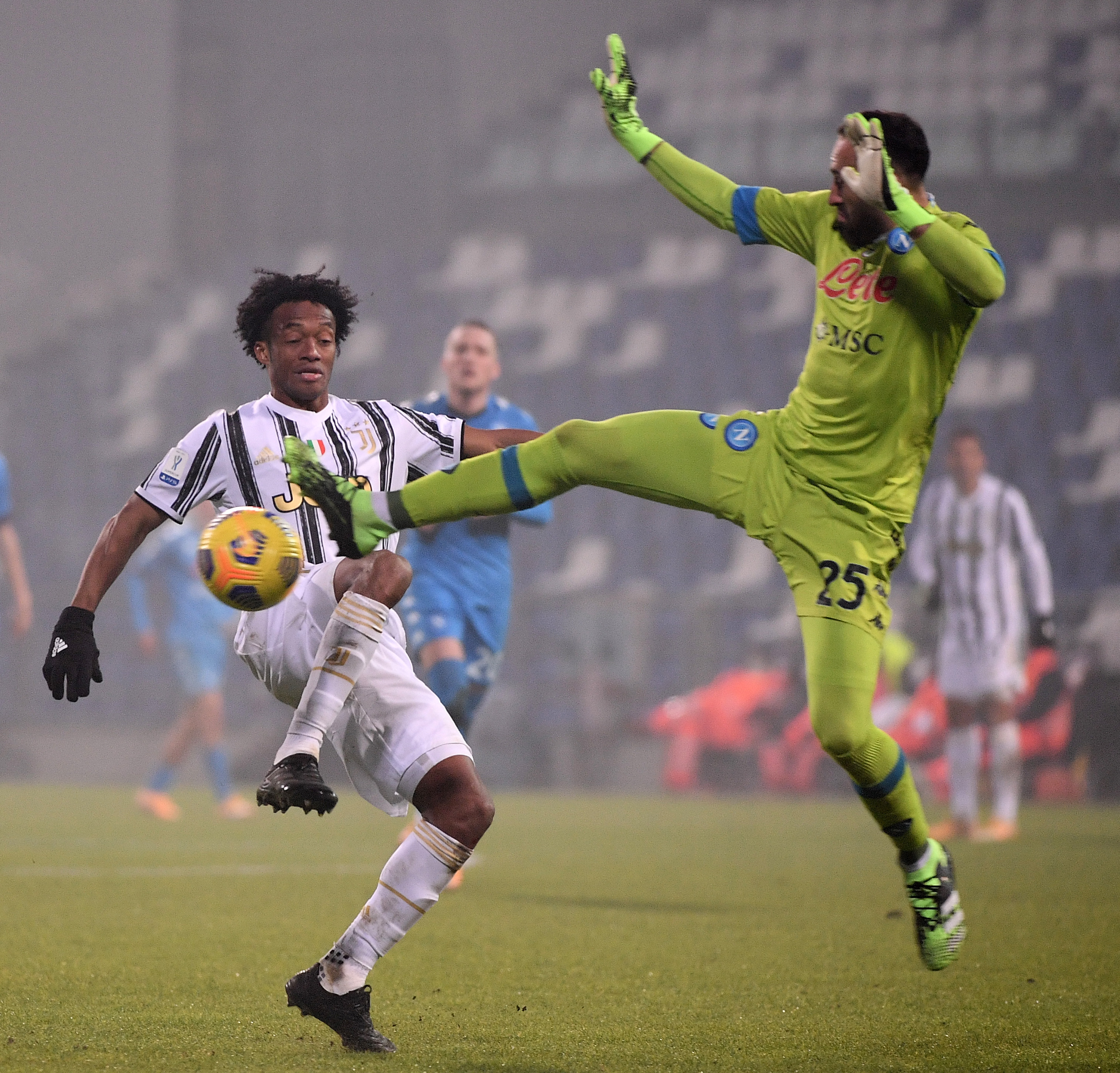 足球——意大利超级杯:尤文图斯夺冠-第5张图片-ZBLOG 2020-2021赛季意大利超级杯决赛 尤文图斯 那不勒斯_尤文图斯(意大利)