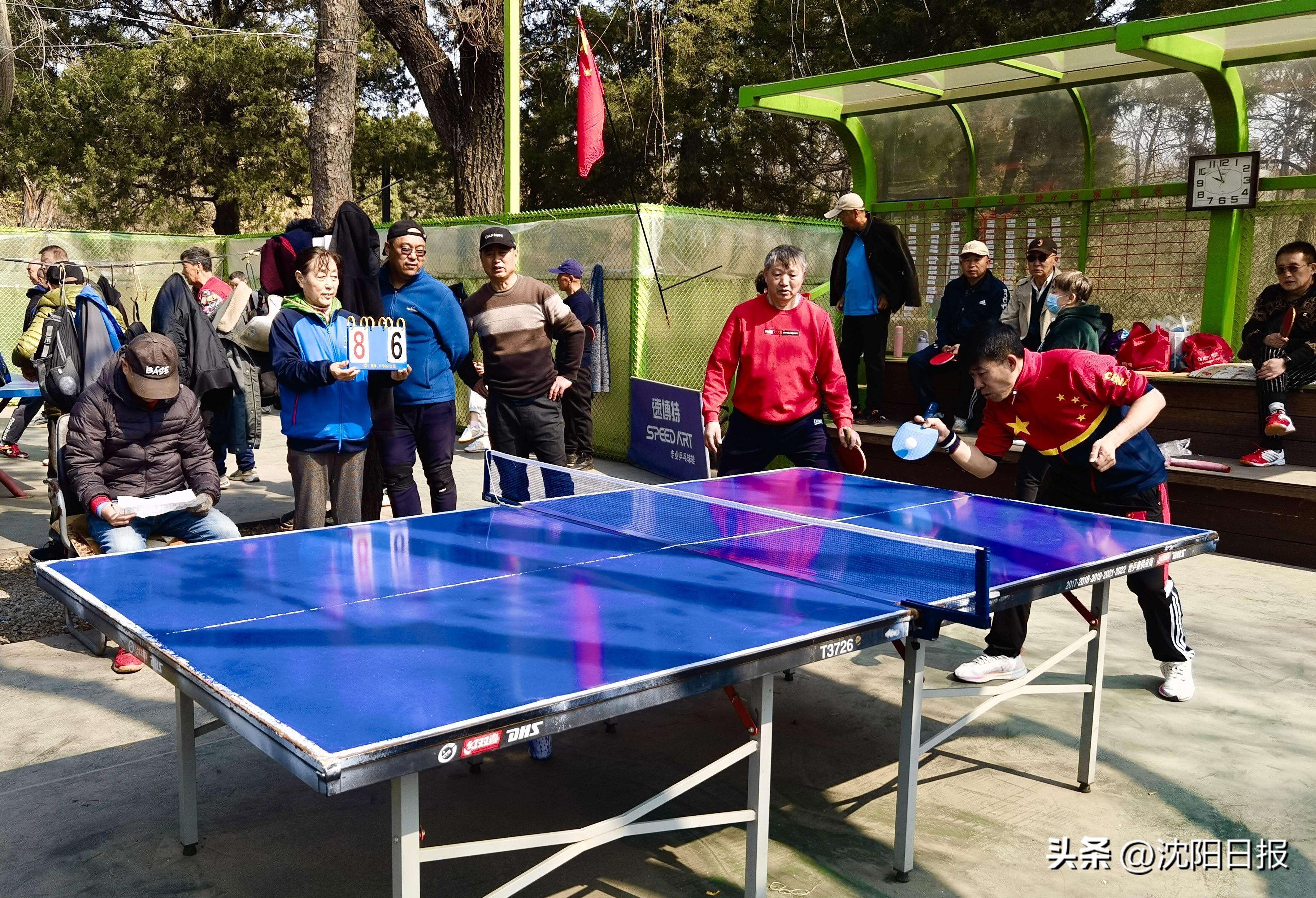 公园“小乒乓”赛出全民“大健身”～沈阳户外乒乓爱好者有近5万人，场地有近80处