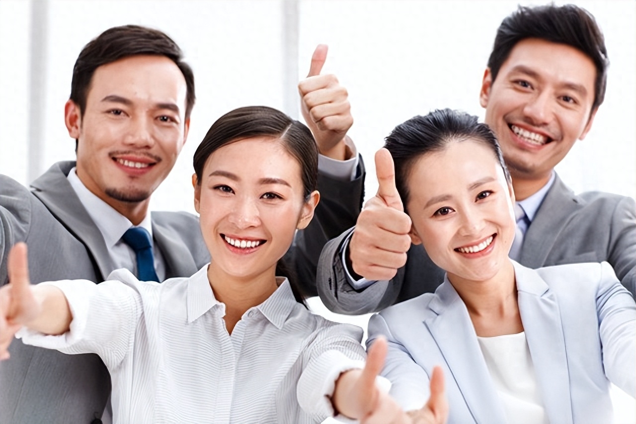 如何培养学生的团队精神， 组织形式多样的集体活动