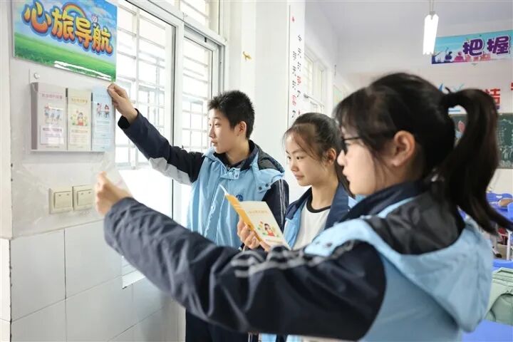 家校共育 静待“向阳花开”——探访荆门市龙泉北校“家校共育”工作室-第2张图片-ZBLOG “心旅导航”角