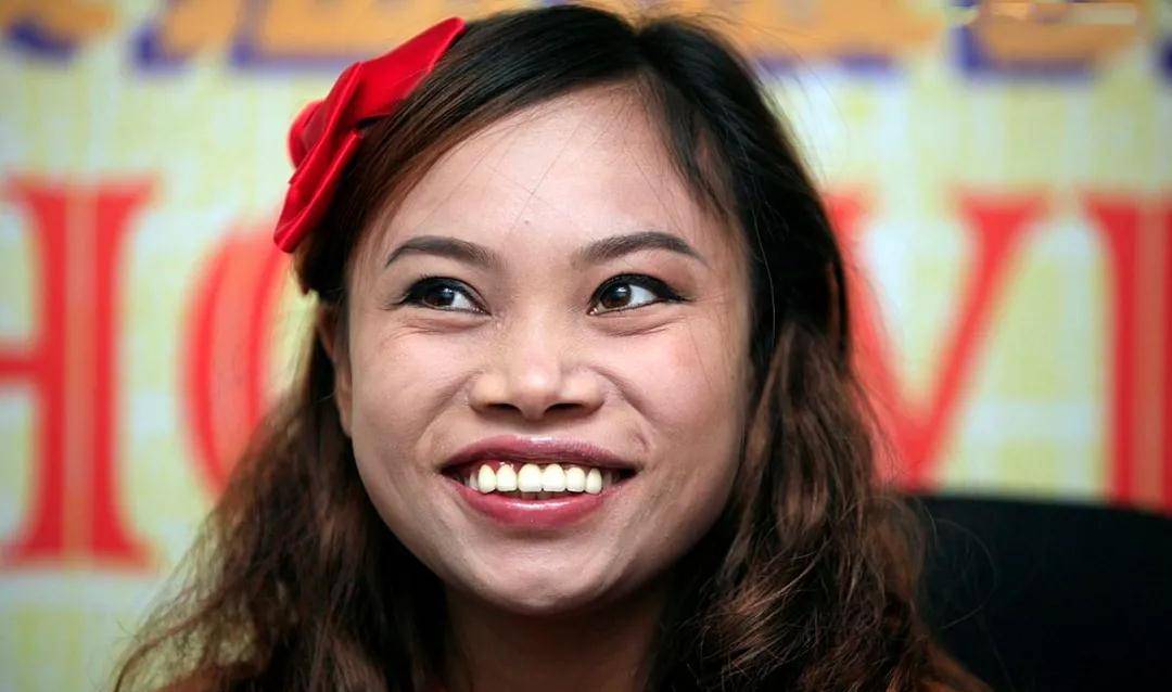 凤姐罗玉凤背后的资本之路，在国外十年不愿回来，如今后悔不已-第11张图片-ZBLOG