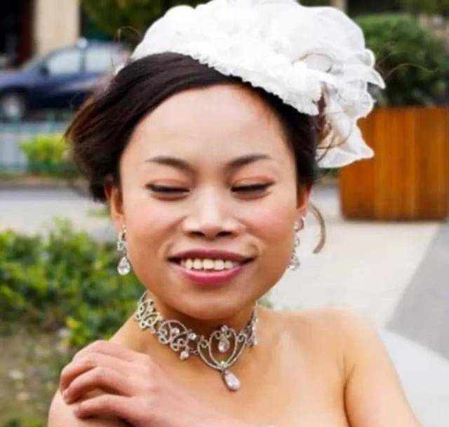 凤姐罗玉凤背后的资本之路，在国外十年不愿回来，如今后悔不已-第12张图片-ZBLOG